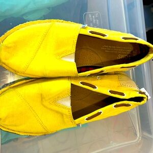 Toms size 7 shoes